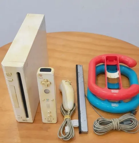 Nintendo Wii Branco Completo + 1 Controle + 2 Volantes +  1 Jogo (Testado e Funcionando)