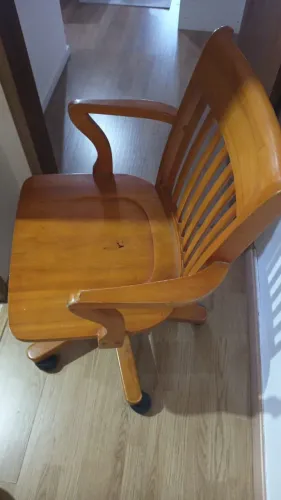 PROCURANDO UMA CADEIRA PARA SEU ESCRITÓRIO? Aproveite essa oportunidade! Cadeira de madeir