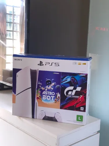 PlayStation 5 Mídia Física (1 Mês de Uso / Estado de Novo) C/ Nota