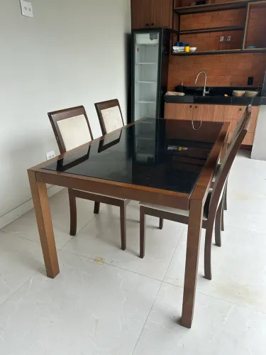 Mesa de jantar 6 lugares + 4 cadeiras
