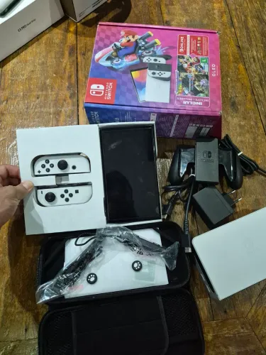 Nintendo switch oled + 9 games completo 6 meses uso