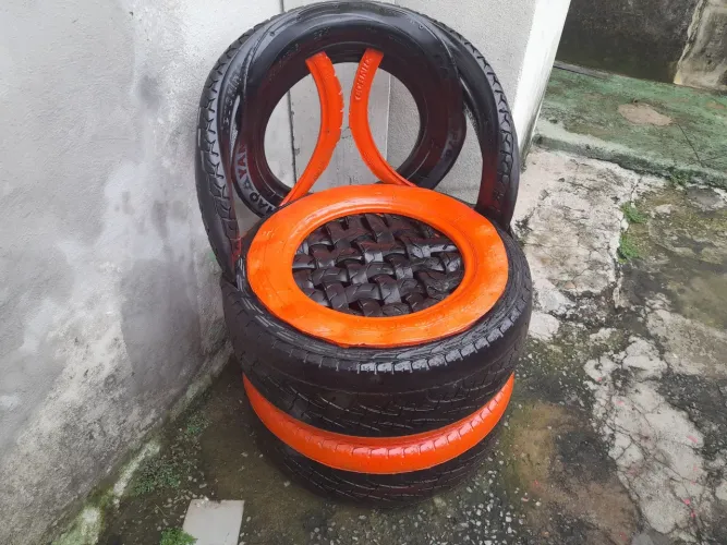 Poltronas de pneu para sol e chuva