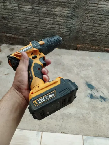 Furadeira de impacto/Parafusadeira Wap 21V