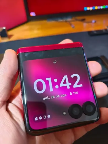 MOTOROLA RAZR 40 ULTRA - DESIGN PREMIUM DOBRÁVEL