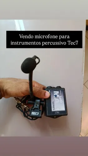 Microfone instrumento percussivo