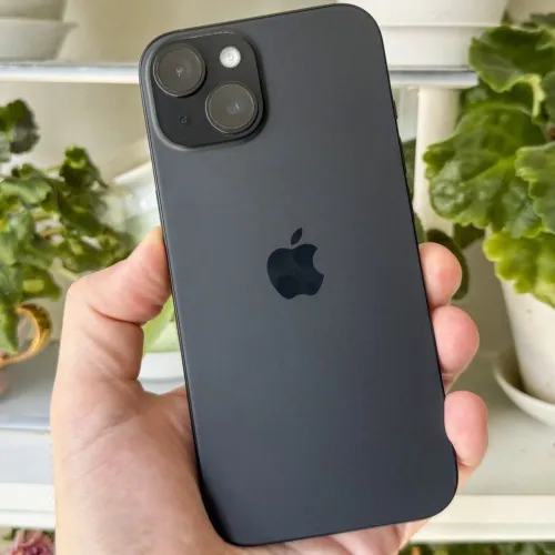 iPhone 15 na cor preto de 256gb com caixa