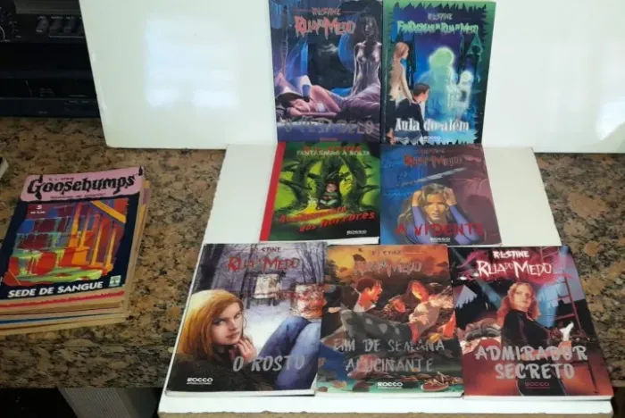 2 Gibis,Goosebumps,A Escolher - Numeros:5-6-7-8-9-10+7 Volumes Da Editora Rocco