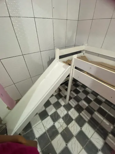 Cama infantil com escorregador