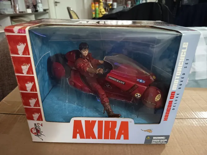 Kaneda With Bike - Akira - Deluxe Box - McFarlane Toys - Lacrado