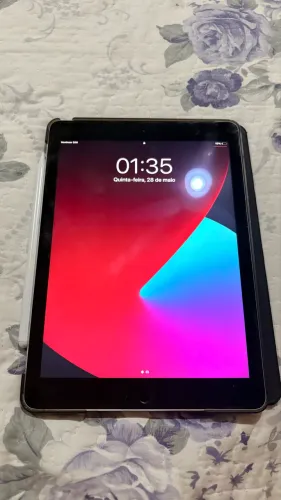 iPad Air 2 praticamente NOVO!! Bateria 90% todo original com carregador também 