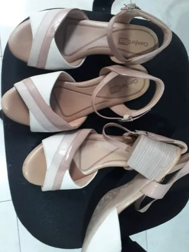 Tenho 2 sandalia conforflex novíssima 37, 39 cd por