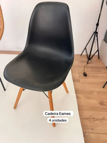 Cadeira Eames unidade