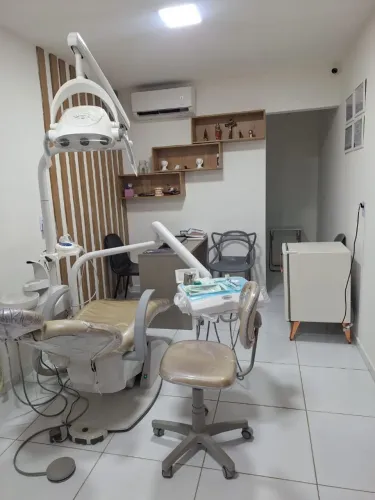 Aluga-se sala em consultório odontológico com horários disponíveis por turno.