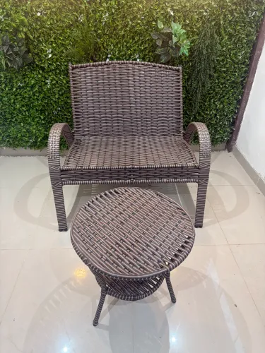 Cadeira dois lugares + mesa de centro. Namoradeira