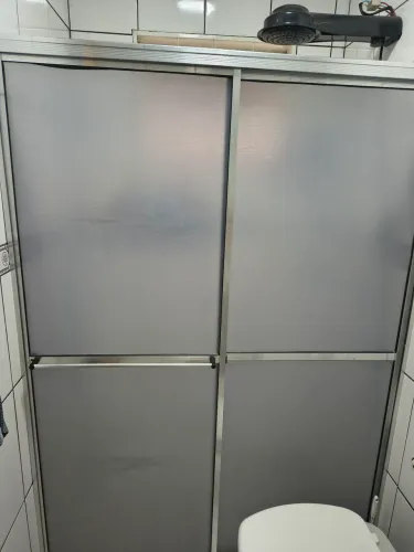 Vendo box perfeito estado