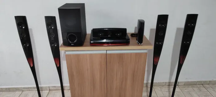 Home Theater BLU RAY LG 1000 watts RMS