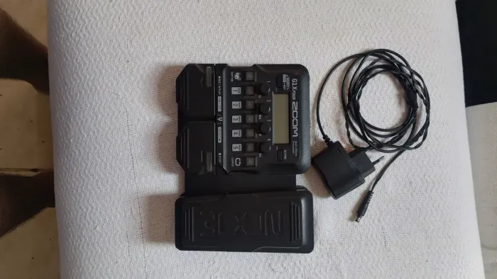 Pedaleira zoom g1x four