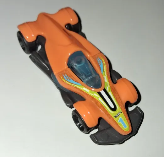 Carrinho laranja coleção kinder ovo hotwheels