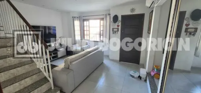 Oportunidade/Casa em Condomínio/ Pechincha/ Jacrepaguá/ Fácil acesso a Linha Amarela/ 03 d
