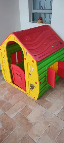 Casinha grande infantil plástico
