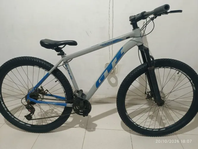Bicicleta aro 29 semi nova 