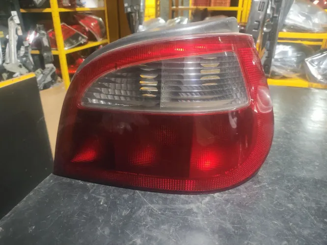Lanterna direita Megane Hatch original 2000 201 2002 2003 2004 2005
