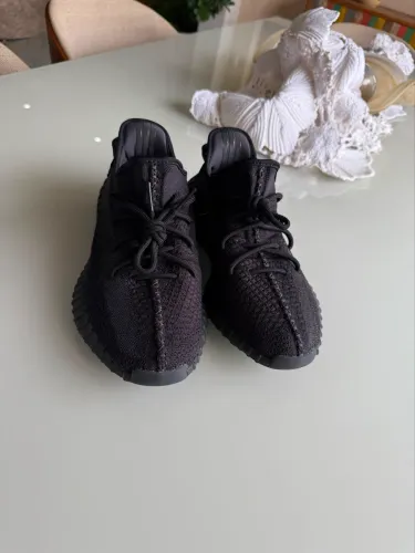 Yeezy Boost 350 V2 Onyx