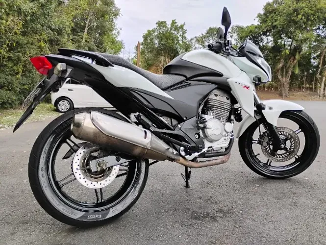 Honda CB 300R 2014 Branca