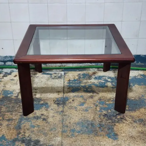 Mesa Baixa Quadrada 70cm x 70cm x 40cm Usada