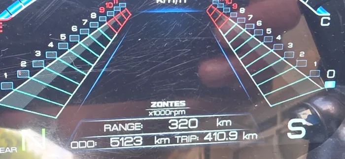 Zontes tx350, moto com 5.100 km, 6 meses de uso. Tel *