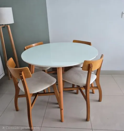 Linda mesa de jantar 4 lugares so a mesa!!!