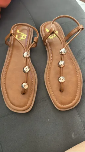 3 calçados N39 novos 