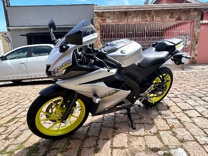 YAMAHA R15 a melhor das pequenas, estado de zero, emplacada
