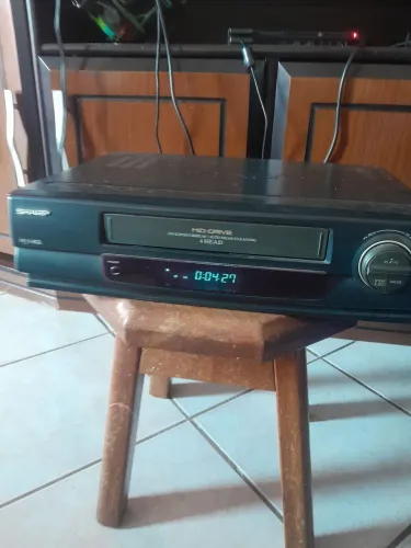 Vídeo cassete SHARP 