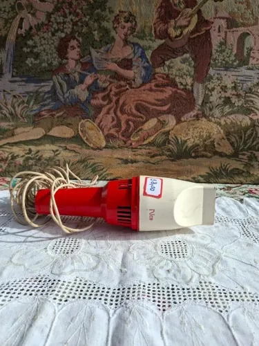 Aspirador de carro antigo Nice (está bem fraco) 