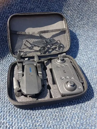 Drone Dobrável com Câmera + Controle + Maleta | Voa | 1800mAh