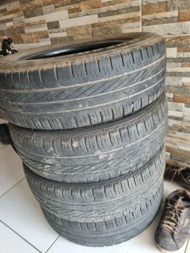 Pneus usados em bom estado