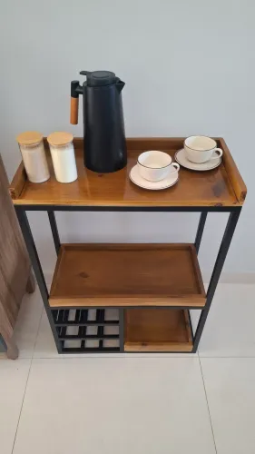 Móvel para cantinho do café ou mini bar feito com MADEIRA MACIÇA | sob encomenda