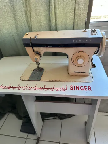 Máquina de costura Singer