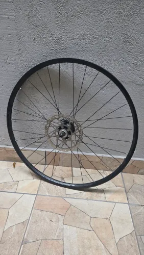 Roda Bontrager 29" com shimano 10x135mm