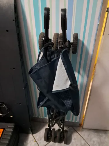 Carrinho de bebe estilo guarda chuva voyage