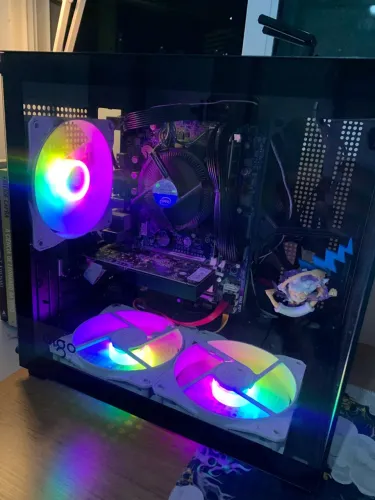 ? PC GAMER COM GABINETE AQUÁRIO + RGB
