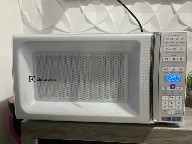 Vendo microondas Electrolux 34 litros