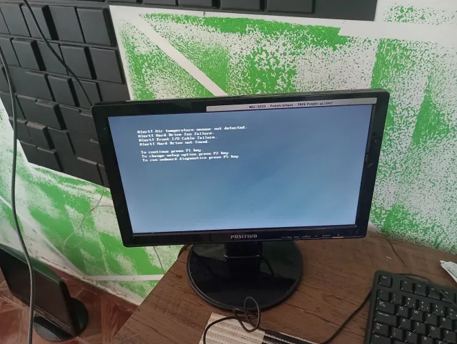 Monitor 16 polegadas