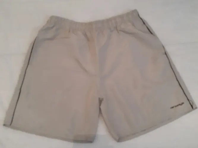 Lote shorts entre novos e usados em perfeito estado