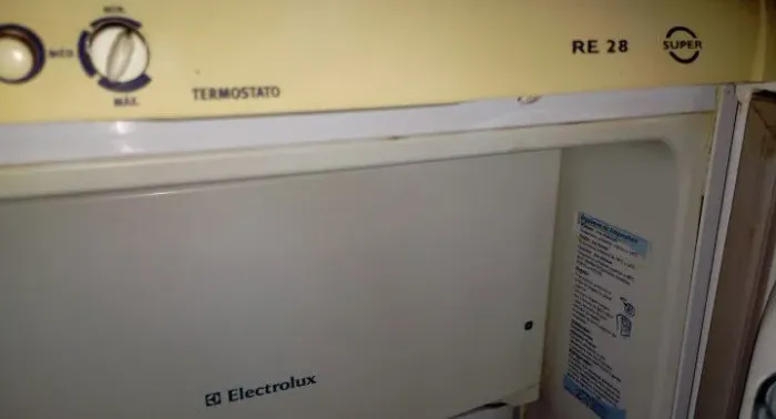 VENDO GELADEIRA ELETROLUX  280 lt  RE28 220V