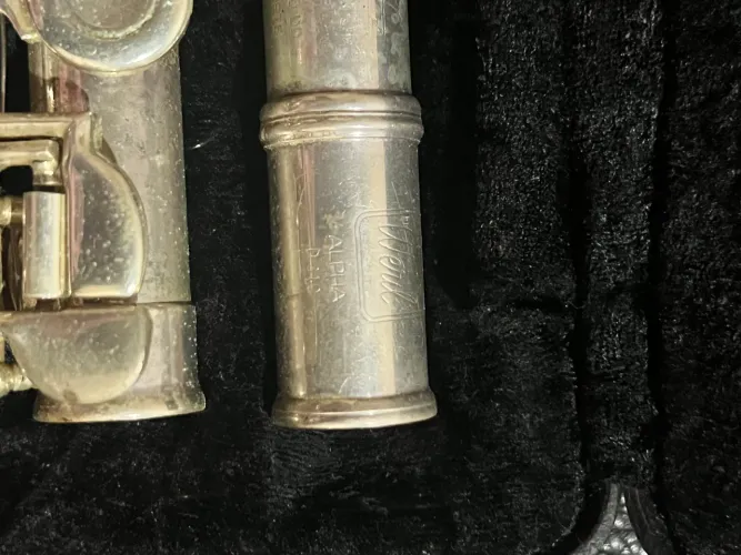 VENDO SAX E FLAUTA TRANSVERSAL