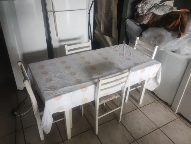 Mesa 04 cadeiras