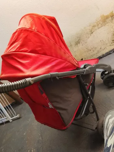 Vendo carrinho de bebê Hércules ótimo estado para uso 