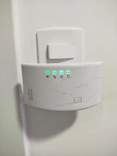 Repetidor de Wi-Fi extensor de rede em ótimo estado
